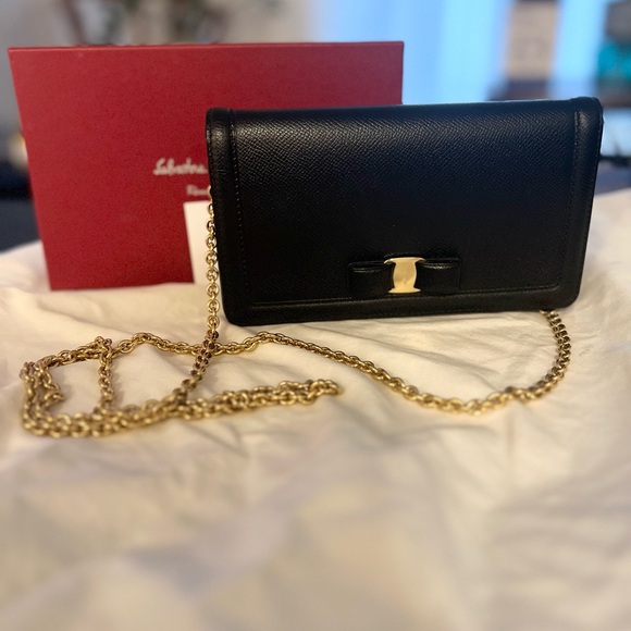 Elegant Salvatore Ferragamo Purse - Picture 3 of 3